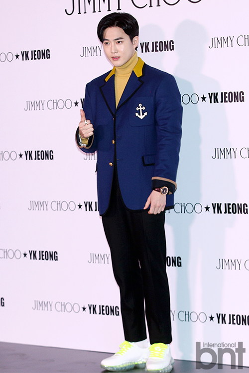 Group EXO Suho poses at the Jimmy Chu Photo Call event held at the dress garden in Cheongdam-dong, Gangnam-gu, Seoul on the afternoon of the 9th.news report