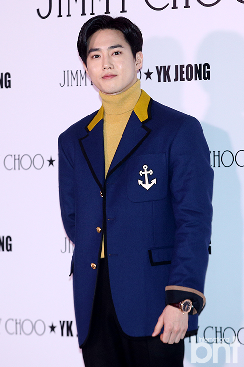 Group EXO Suho poses at the Jimmy Chu photo call event held at the Cheongdam-dong dress garden in Gangnam-gu, Seoul on the afternoon of the 9th.news report