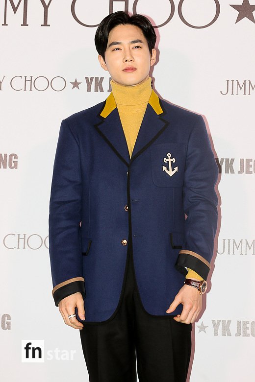EXO Suho attended the photo wall event of the British fashion accessory brand JIMMY CHOO held at the dress garden of Seoul Gangnam District on the afternoon of 9th day.