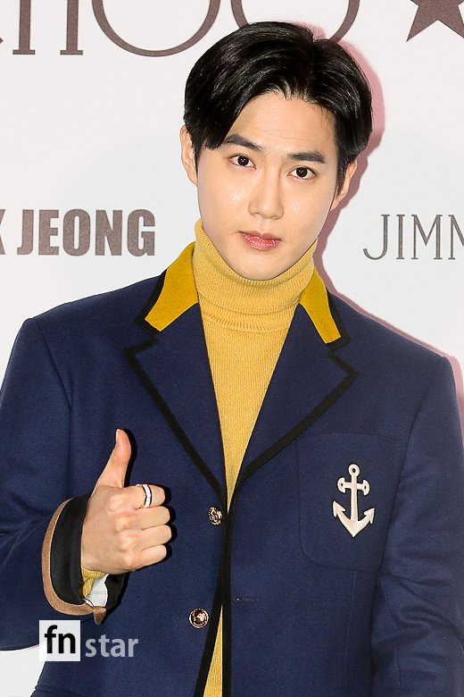 EXO Suho attended the photo wall event of the British fashion accessory brand JIMMY CHOO held at the dress garden of Seoul Gangnam District on the afternoon of 9th day.