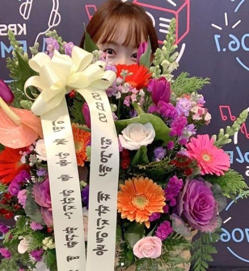 On the 8th, I posted two photos on my SNS with the article Thank you for the best Running Man who sends me a surprise Basket of Flowers because I am DJ.In the public photos, there is a strong picture of me holding a Basket of Flowers sent from SBS entertainment Running Man.The Basket of Flowers says, You thought Id never come again? Ill send it to you when youre off guard. All of SBS Running Man crew.I am strong and I am active as a semi-fixed member with my face often in Running Man.On the other hand, Kang Han-Na has been DJing KBS Cool FM Raise the Volume of Kang Han-Na since the 6th of last month. KBS Cool FM (89.1MHz) broadcasts every day at 8 pm.