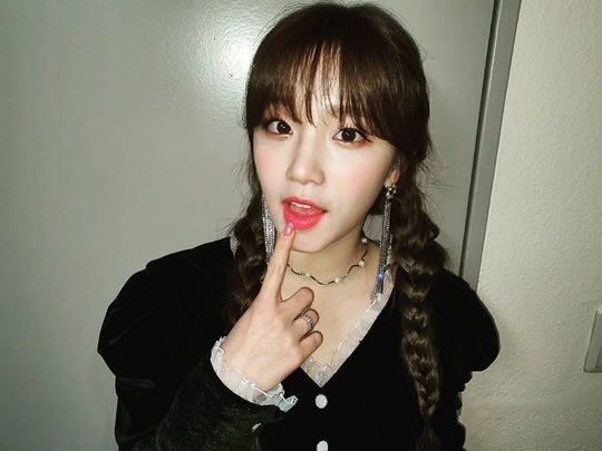 Good things to do. Fairy Beautiful looks boastedGroup (woman) I-DLE member Song Yuqi boasted fresh beautiful looks.Song Yuqi posted a photo on the official Instagram of (woman) I-DLE on January 9 with the article I hope there is only 2020 good things.The photo shows Song Yuqi, who has braided her hair with a bifurcation; Song Yuqis fadingly small face size and distinctive features catch her eye.Song Yuqis lovely atmosphere also stands out.The fans who responded to the photos responded such as I am strong, I am lovely and I am so beautiful.delay stock