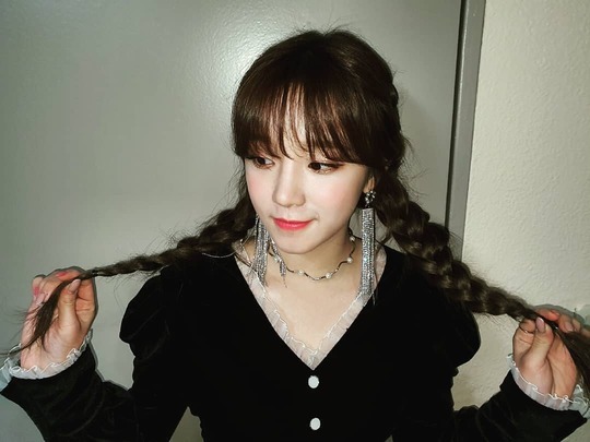 Good things to do. Fairy Beautiful looks boastedGroup (woman) I-DLE member Song Yuqi boasted fresh beautiful looks.Song Yuqi posted a photo on the official Instagram of (woman) I-DLE on January 9 with the article I hope there is only 2020 good things.The photo shows Song Yuqi, who has braided her hair with a bifurcation; Song Yuqis fadingly small face size and distinctive features catch her eye.Song Yuqis lovely atmosphere also stands out.The fans who responded to the photos responded such as I am strong, I am lovely and I am so beautiful.delay stock