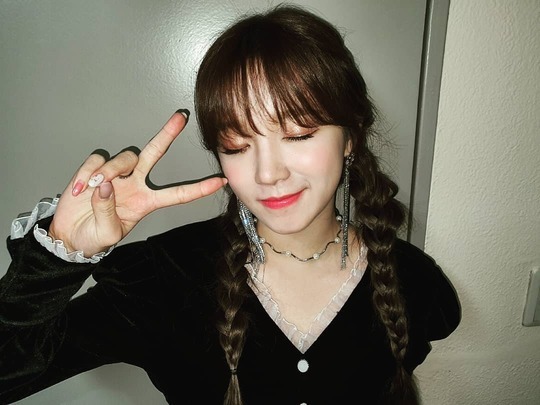 Good things to do. Fairy Beautiful looks boastedGroup (woman) I-DLE member Song Yuqi boasted fresh beautiful looks.Song Yuqi posted a photo on the official Instagram of (woman) I-DLE on January 9 with the article I hope there is only 2020 good things.The photo shows Song Yuqi, who has braided her hair with a bifurcation; Song Yuqis fadingly small face size and distinctive features catch her eye.Song Yuqis lovely atmosphere also stands out.The fans who responded to the photos responded such as I am strong, I am lovely and I am so beautiful.delay stock