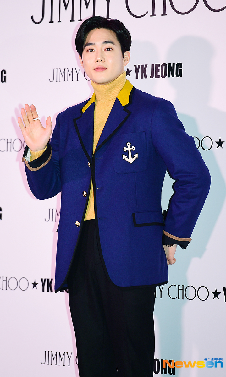 A photocall event of JIMMY CHOO was held at Seoul Dress Garden in Cheongdam-dong, Seoul Gangnam District, on the afternoon of January 9th.EXO Suho attended the day.Jang Gyeong-ho