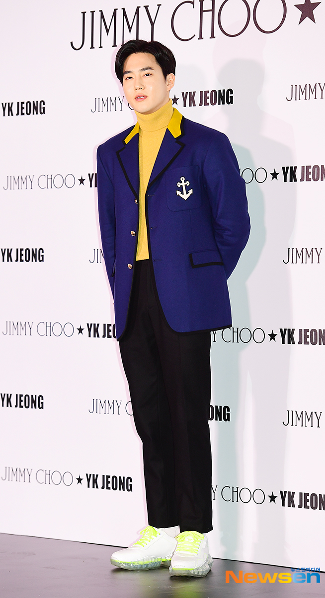 A photocall event of JIMMY CHOO was held at Seoul Dress Garden in Cheongdam-dong, Seoul Gangnam District, on the afternoon of January 9th.EXO Suho attended the day.Jang Gyeong-ho