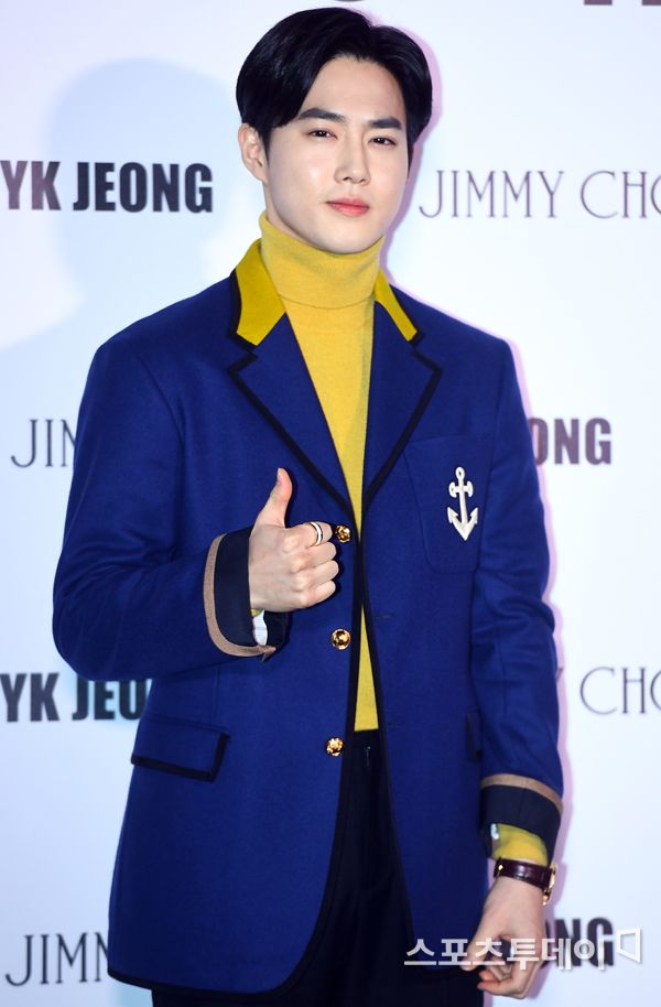 Group EXO Suho poses at an event at the Seoul Gangnam District Dress Garden on the afternoon of 9th day; 2020.01.09