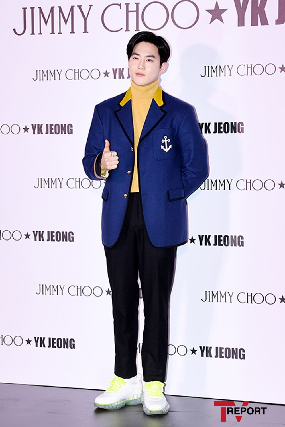 Suho of the group EXO attends an accessory brand event held at the Cheongdam-dong, Seoul Gangnam District on the afternoon of the 9th day and has photo time.