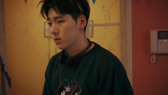 Producers and artist Zico (ZICO) has released a new song, No Song, Teaser video.On January 9, Zico posted a music video teaser video and concept photo of the digital single No Song through the official SNS, and gave a pleasant smile.In the open video, Zico is enjoying music alone, while Friends are visiting birthday celebrations but are not welcome.Behind the appearance of Zico, where Friends birthday party is annoying, the exciting and addictive melody of playing any song that flows out catches the ear.Especially, the friends in the video are friends of the actual Zico school days, and they added meaning by building precious memories.In addition, a concept photo containing the concept of the new song No Song was released.The real look of Zico, who is making a disapproving look among the friends gathered for his birthday celebration, causes laughter.Especially, Zicos comical expression is the best, as if everything is annoying and wrong with any song.Unlike the previous trendy and sophisticated appearance, Zico has released concept photos and music video Teaser in a comfortable and pleasant atmosphere sequentially, raising expectations for a new song No Song.Zico will release a new song No Song in two months after his first regular album THINKING on January 13th.The new song No Song is the most Zico-down song with an exciting melody, featuring a spectrum of Zico that freely crosses rap and vocals.bak-beauty