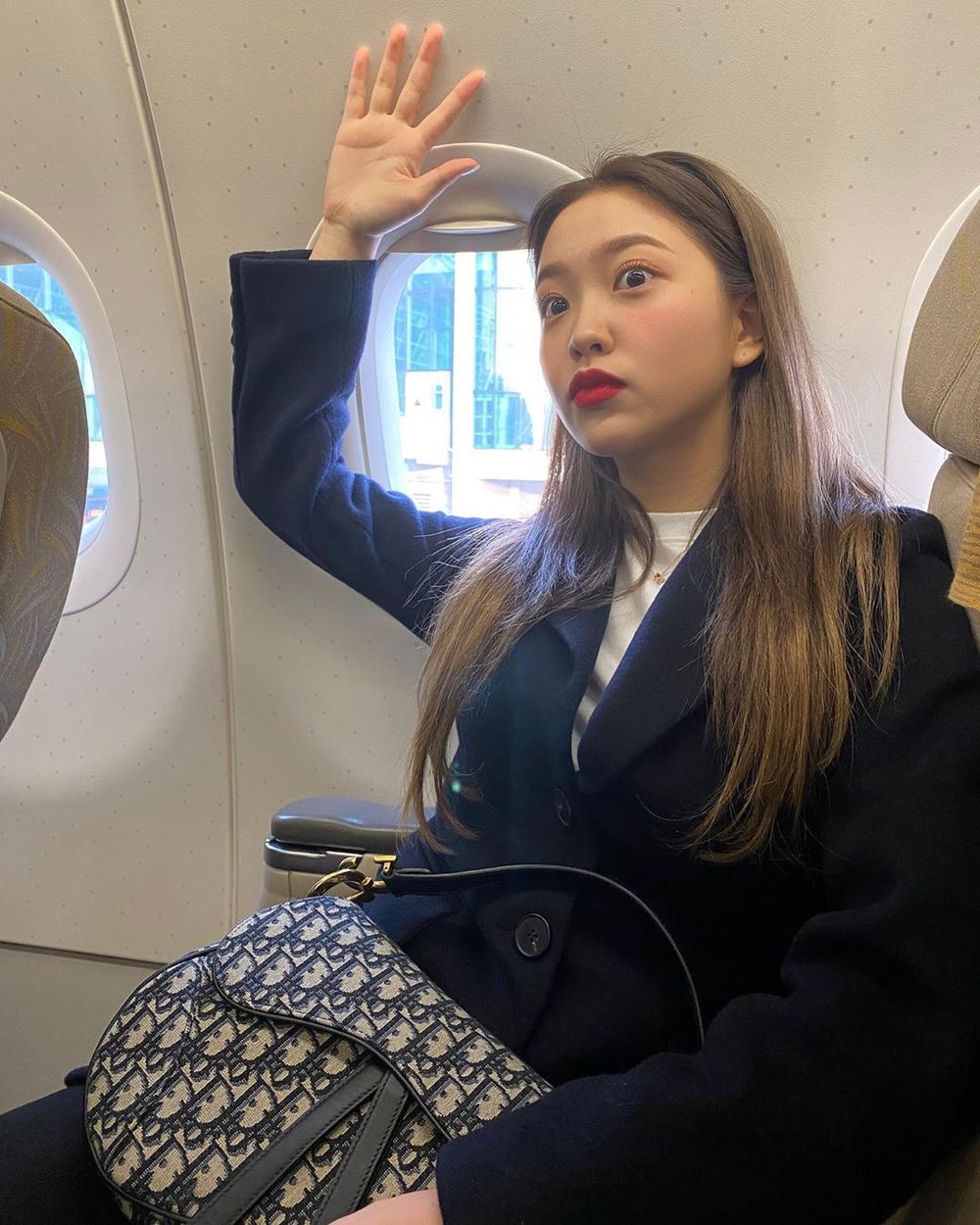 Group Red Velvet member Yeri has revealed its Beagle charm.Yeri posted several photos on her Instagram account on January 10.In the open photo, Yeri shows a playful look with a strange expression and pose.In the photo, Yeri is staring at the camera with chic eyes and showing off his charm.Park So-hee