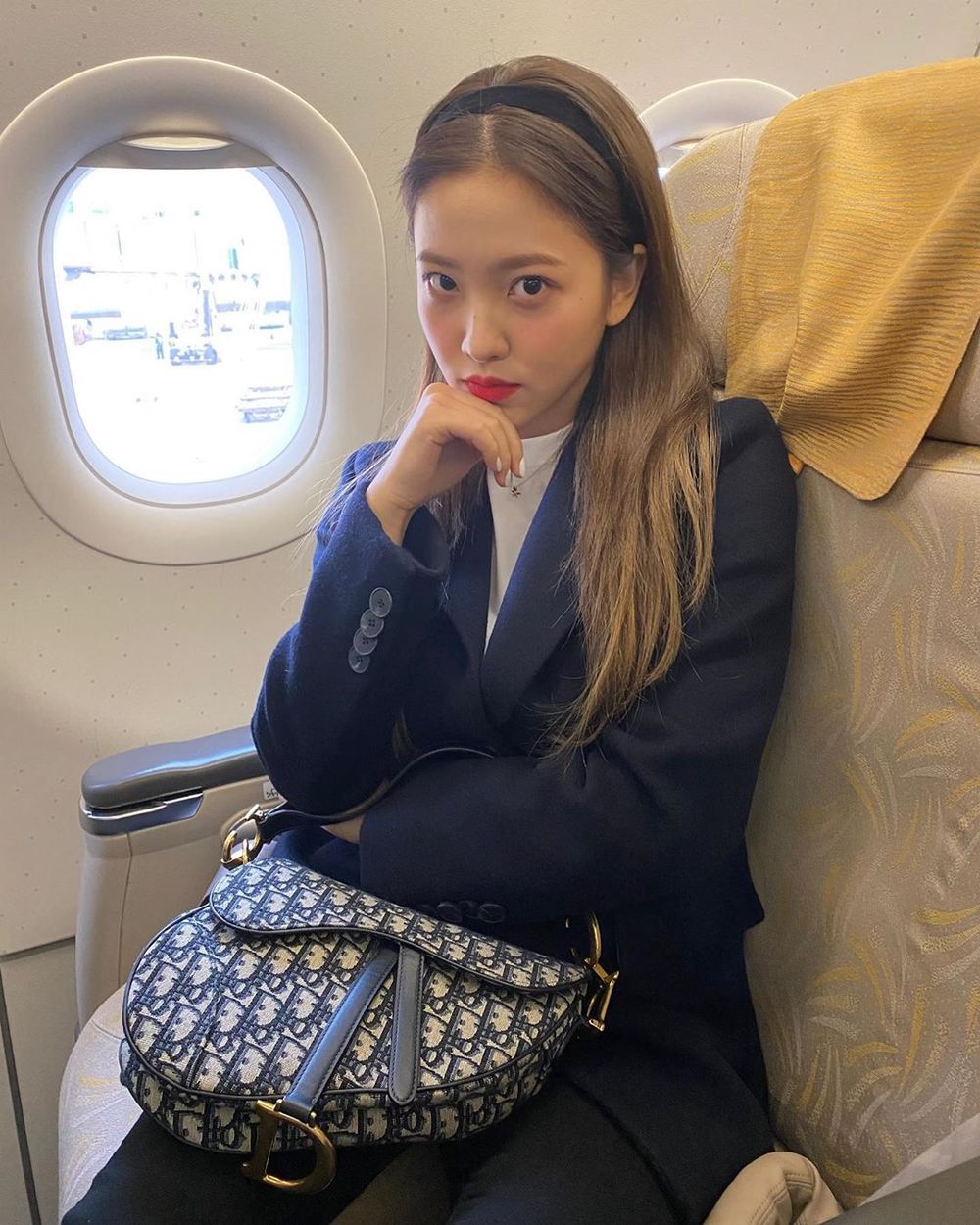 Group Red Velvet member Yeri has revealed its Beagle charm.Yeri posted several photos on her Instagram account on January 10.In the open photo, Yeri shows a playful look with a strange expression and pose.In the photo, Yeri is staring at the camera with chic eyes and showing off his charm.Park So-hee