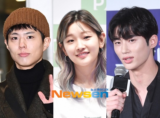 Actors Park Bo-gum, Park So-dam and Byeon Wooseok meet with director An Gil-ho.TVN said on the afternoon of January 10, Park Bo-gum Park So-dam Byeon Wooseok will appear in TVN new drama Youth Record.Youth Record is a work by Hae Myung Hee, who wrote TVN drama Secret Forest, Memories of Alhambra Palace, OCN drama Watcher, SBS drama Doctors, Love Temperature.It is known that Park Bo-gum, Park So-dam, and Byeon Wooseok are casting and coordinating details.Park Su-in