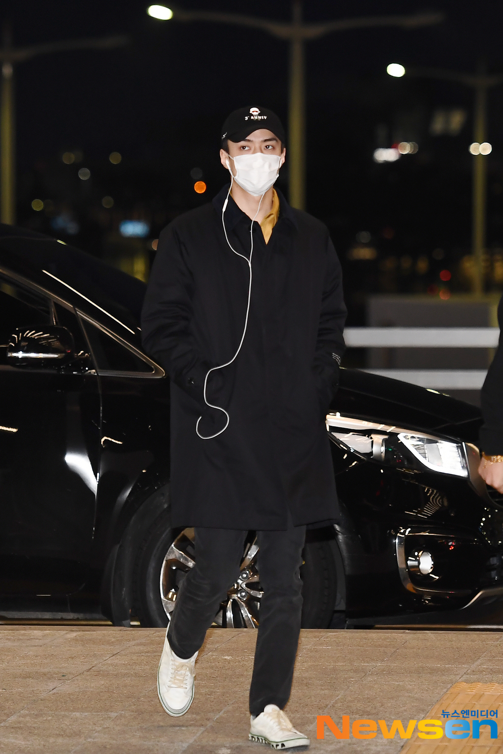 EXO member Sehun (SEHUN) is leaving for Hanoi, Vietnam, on the afternoon of January 10 to attend the 2020 Kpop Super Concert in Hanoi schedule through the Incheon International Airport in Unseo-dong, Jung-gu, Incheon.exponential earthquake