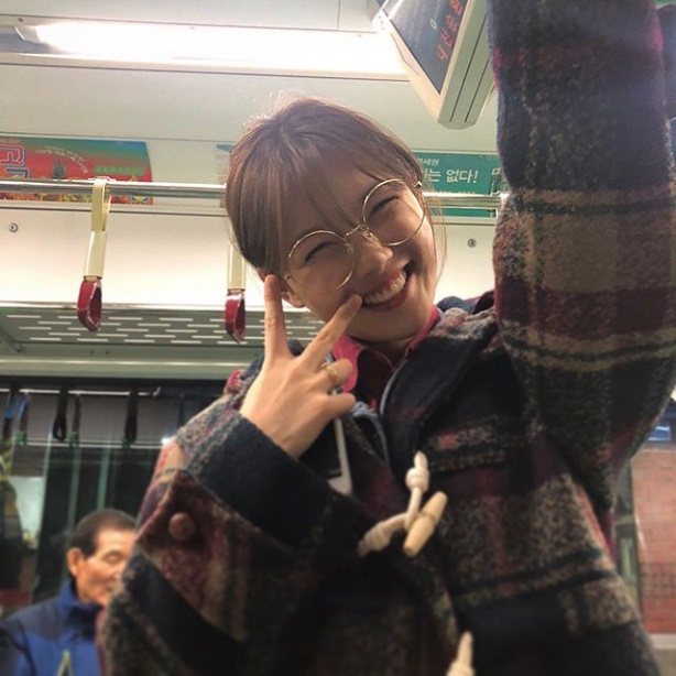 Actor Kim Yoo-jung was spotted on the Subway; its even more pleasing to see Kim Yoo-jung as usual, impressive in her modest figure.Kim Yoo-jung posted a picture on his instagram on the 10th, saying, It is a little fun and a lot of fun. 2020.Inside the picture is a picture of Kim Yoo-jung posing in Subway.Kim Yoo-jung, who wears an oversized coat and big glasses that take up half of her face, is showing off her lovely atmosphere with a refreshing and youthful charm.Kim Yoo-jung is full of cute charm even though it is not big.Kim Yoo-jungs unique charm is impressive, such as making V with his fingers and smiling brightly.Meanwhile, Kim Yoo-jung is struggling with his next film after JTBCs Once Clean Hot last year.