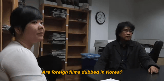 외국 관객들에게 자막의 수고를 감수해달라고 호소하는 봉준호 감독.
