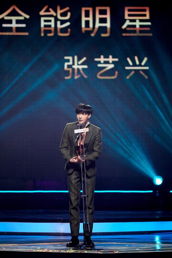 EXO Lay has also swept various awards ceremonies for China in the new year.Lay attended the 2019 Weibo Night (2019) held at the Beijing Water Cube on the 11th (local time), won the Best Producer of the Year Award and the Nam Shin of the Year award, making him one of the two gold medals, once again realizing overwhelming local popularity.The 2019 Weibo Night, which marks its 10th anniversary, is an awards ceremony hosted by Chinas largest SNS Weibo. It invites a star who has been hot for a year. Lay has been selected as a winner in 2019 for his outstanding production skills, visuals, popularity, and topicality.In addition, Lay received the All-Star of the Year award at the 2019 ByteDance Year Festival (2019) held at the Beijing Cadillac Arena on the 8th (local time), and the ending stage was spectacularly decorated with the hit song NAMANA (Namana), which received a heated response from more than 5,000 viewers who visited the scene.The awards ceremony was hosted by ByteDance, which is serving video-sharing application TikTok, and News Application Jinrtouo, and was awarded with a selection of outstanding people and contents that are outstanding in the popular culture world based on big data in the ByteDance platform.As a result, Lay was three-time king of 2019 Tencent Music Entertainment Awards held in December last year, followed by the 2nd prize of 2020 Aichi Night of the Shout, the 2nd prize of 2019 Weibo Night and the 2019 ByteDance Yearbook award, total 8 gold medals were recorded at the China end ceremony, proving explosive popularity and high status in the local area.Photo = SM Entertainment