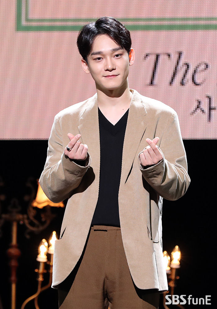 Fans were shocked by the group when group EXO member Chen (real name Kim Jong-dae) revealed directly the news of marriage and GFriends pregnancy.On the 13th, Chen posted a handwritten letter to the official fan club Community and reported his marriage news directly.He said, I want to be the first to tell the fans who gave me so much love, but I am writing in a lack of sentences. There is a GFriend who wants to spend his life together.I was worried and worried about what would happen due to this decision, but I wanted to communicate with the company and consult with the members so that the members and the company, especially the fans who are proud of me, would not be surprised by the sudden news.Then, a blessing came to me, he said.Chen said, I was very embarrassed because I could not do the parts I planned with the company and the members, but I was more encouraged by this blessing. I was careful because I could not delay the time anymore while thinking about when and how to tell.I am deeply grateful to the members who have sincerely congratulated me on hearing this news and to the fans who are so grateful and are so loving to me. Chens agency SM Entertainment acknowledged that Chen has met a precious relationship and marriage. The bride is a non-entertainer, and the marriage ceremony is planned to be attended by only two families.Fans seem shocked by Chens sudden announcement of marriage, with fans writing down the shock in various EXO-related online communities.Fans are not able to calm down their excitement easily by responding such as It is spectacular from the beginning of the year, It is not a confession that there is a GFriend, it is a pregnancy announcement on the marriage, It is so surprised and so ridiculous that it is laughing.There is also a furious voice saying, I will get out.On the other hand, there are fans who cheer Chen: some fans see the responsible figure and Chen would have needed great courage.Lets bless you. He is voiced not to blame but to applaud his support.Chen, who was born in 1992, is now 27 years old and made his official debut in the music industry as an EXO member in 2012.