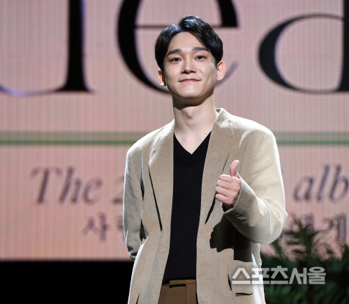 Chen also wrote in his handwritten letter, I have a GFriend who wants to spend my life together. I wanted to communicate a little early so that my fans would not be surprised by the sudden news, and I was communicating with the company and consulting with the members.Then, blessings came to me, and I was more empowered by this blessing. I will show you how to repay the love you sent me, he said to fans.Since then, SNS has responded such as fans would be surprised a lot and suddenly embarrassed, and there is also a response to cheering Chens future with messages such as happy family decorating and responsible appearance is cool.On the other hand, Chen made his debut as EXO in 2012 and became an idol group representing Asia. Solo songs We break up after April and What to Do have also been loved and solidified as The Artist.The bride is a non-entertainer, and Wedding ceremony plans to attend the family only and pay respects.In the future, Chen will reward him with his constant hard work as The Artist. Thank you.Heres a special article on Chen:Hi, Im Chen. I have something to tell you fans, so I wrote this.I am very nervous and nervous about how to start talking, but I want to be the first to tell the fans who gave me so much love.I have a GFriend who wants to spend my whole life together.I was worried and worried about what would happen due to this decision, but I wanted to communicate with the company and consult with the members, especially the members who have been together, especially the fans who are proud of me, so that I would not be surprised by the sudden news.Then a blessing came to me.I was very embarrassed because I could not do the parts I planned with the company and the members, but I was more encouraged by this blessing.I was careful to take the courage because I could not delay the time anymore while thinking about when and how to tell.I am deeply grateful to the members who have sincerely congratulated me on hearing this news and to the fans who are too grateful and are very loving to me.I will always show you how to thank you, always do your best in my place, and repay your love. Thank you always.