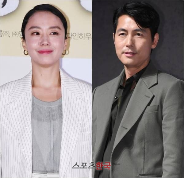 The 400-meter-long movie of human soldiers! The beasts who want to catch the straw are expected to overwhelm the screen with the hottest and most intense aura in the new year.On the 13th, Megabox Seongsu, Seongdong-gu, Seoul, held a production report of the movie The Animals Who Want to Hold a Jeep (director Kim Yong-hoon).Actors Jeon Do-yeon, Jung Woo-sung, Yoon Yeo-jung, Shin Hyon-bin, Jung Ga-ram and Kim Yong-hoon attended the ceremony.The animals that want to catch even the straw, which is about to be released on February 12, are the crime scenes of ordinary humans planning the worst tang to take the last chance of life, the money bag.The film draws the worst choices and consequences of extremely ordinary people, such as the most shaken, civil servants, and housewives whose families have collapsed, to escape from desperate situations.On this day, director Kim Yong-hoon said, The original novel is a unique structure, but it is only allowed in novels.I needed to rebuild the skeleton and I thought I wanted more characters to be normal.It was physically difficult to explain the character one by one because it was a movie with a lot of characters, so I tried to express the art director and such things in space.I tried to characterize the space. I wanted to see how the characters lived through the space and how the psychology is now. It seems to be well expressed.It is a dream that a new coach can be with such legend actors.I felt pressured to play the All-Star game from the first game, and on the other hand, I was afraid that it would hurt their reputation.It was a series of surprises throughout the work together, he said with Actors.The biggest expectation point of the beasts who want to catch even the straw is the meeting of Actors and Rising Stars representing Chungmuro.First, actor Jeon Do-yeon will show the former-class character as Yeon-hee, the president of the bar who wants to erase the past and live a new life.Jeon Do-yeon said, Once the script was fun and it could have been a crime or genre, but the dramatic composition was fresh.I felt like Yeonhee Character, so I tried to play it naturally without the power as much as possible. Jung Woo-sung was divided into Taeyoung, a civil servant who suffered from debts due to his lover who disappeared.Jung Woo-sung said, There have been a lot of movies that throw big themes in the meantime, and our film shows how desperate human beings can be in front of matter.I want to be with Jeon Do-yeon, he said. Tae-young is a dog. He is a burying puppy and thinks he is a lion of the jungle.I am a person who believes that I can do it perfectly because I am in a misunderstood control and can not do bad things. Jeon Do-yeon also showed satisfaction with Jung Woo-sung and breathing. Jeon Do-yeon said, I realized that I have never played with Jung Woo-sung.I was so embarrassed and embarrassed to play with him. I was rather sorry after adapting. I wanted to postpone it for a longer time. Jung Woo-sung also said, Jeon Do-yeon has been a friendly colleague and friend since his debut.It was so nice to see you at the scene this time, he replied.After the business failure, Bae Sung-woo was the most important part of the familys livelihood, and Yoon Yeo-jung was the Nomo Sunja station, which was trapped in the past memories, and Jung Man-sik was the only one.In addition, Shin Hyun-bin, a new member of Chungmuro ​​, is a housewife Miran whose family has collapsed due to debt. Jung Ga-ram, who recently took a snow stamp on KBS 2TV Around the time of camellia flower, challenged the transformation of illegal immigrants.Yoon said, I am old and I hate movies like that. But this is different.One day, Jeon Do-yeon called and asked me to do it, so I appeared with Oh now he casts me.I thought it was a very important and big role, but it does not come out much. Jeon Do-yeon said, (Yoon Yeo-jung) is a character that can not be thought of by anyone else.It will be interesting to the end because it is a character with a reversal. Yoon Ji-jung responded, Then why do you do it? Shin Hyon-bin said, After all the seniors were cast, I decided to appear.I was burdened and nervous because I was doing it, but I was able to finish it well because I helped a lot. It was fun rather than shooting.The situation continued? At first, it was helpless, but it was a character who gradually changed because he thought that reality would change. It was fun to express his feelings. Jung Ga-ram said, I was burdened by the fact that there were so many acting genius seniors, and I had the weight of my heart to do well.But I thought I would play well in the arms of my first leading and banging seniors. I thought Jintae was a very pure character.I am a man who is more faithful to my feelings than to the distant future and wants to do what I want to do without leaving the fence of the law.I had a lot of troubles, but it was fun to go to the filming site from the shooting, and the scene itself was good. Finally, director Kim said, It is a movie like running if we play our movie as a movement. The story is developed as if each person touches the bar.It would be much more fun to watch as if you were watching a 400-meter relay. Jung Woo-sung also said, It is like a running movie of human groups as the director said.I also want to check quickly how other Characters ran fiercely, so please be interested. 