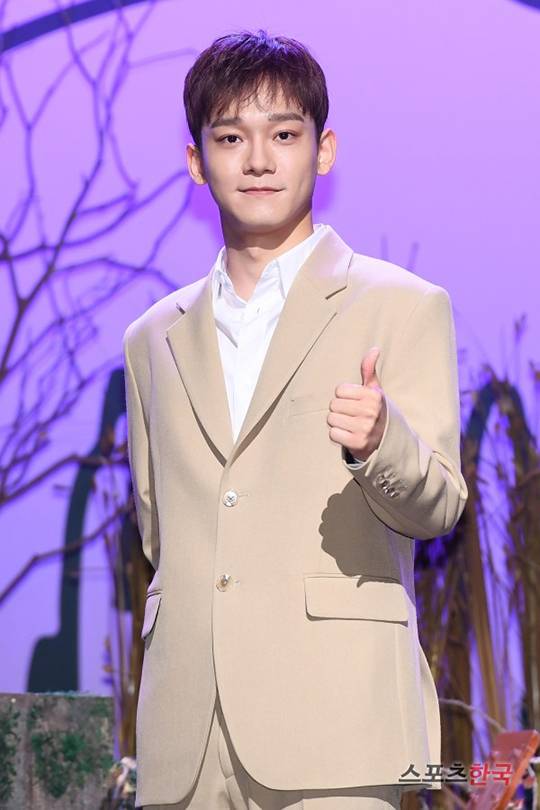 EXO Chen reported the news of the second year with the announcement of the surprise marriage.On the 13th, EXO Chen posted a hand letter through the official community of the fan club, saying, I have something to tell my fans and I have written this.I have a GFriend who wants to spend my life together, he confessed. I was worried and worried about what would happen due to these resolutions.But I wanted to communicate a little early so that the members and the company that I have been with, especially the fans who are proud of me, would not be surprised by the sudden news, and I was communicating with the company and consulting with the members.He also said, In the meantime, blessings came to us. He said, I am deeply grateful to the fans who are so grateful to the members who have sincerely congratulated me on hearing this news and send me a love that is insufficient.SM Entertainment said, Chen met with a precious relationship and made a marriage.The bride is a non-entertainer, and marriage ceremony will be attended by only the families of both families. ▲ EXO Chen Hand Letter SpecializedHello, this is Chen. I have something to tell you fans, so I wrote this.I am very nervous and nervous about how to start talking, but I want to be the first to tell the fans who gave me so much love.I have a GFriend who wants to spend my whole life together.I was worried and worried about what would happen due to this decision, but I wanted to communicate with the company and consult with the members, especially the members who have been together, especially the fans who are proud of me, so that I would not be surprised by the sudden news.Then a blessing came to me.I was very embarrassed because I could not do the parts I planned with the company and the members, but I was more encouraged by this blessing.I was careful to take the courage because I could not delay the time anymore while thinking about when and how to tell.I am deeply grateful to the members who have sincerely congratulated me on hearing this news and to the fans who are too grateful and are very loving to me.I will always show you my gratitude, my best in my place, and my return to the love you have sent me.Thank you always.