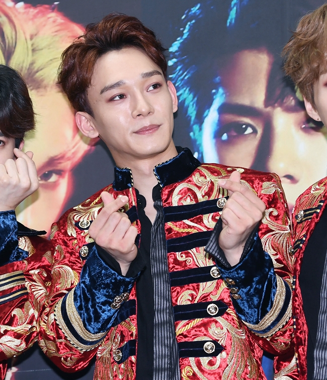Chen, a group EXO member representing K-pop, will become out of stock.SM Entertainment (hereinafter referred to as SM) said on the afternoon of the 13th that Chen will marriage with non-entertainer GFriend. The marriage ceremony will be held privately with only family members from both families.Chen also told the official fan club community: I have a GFriend who wants to spend his whole life together.I wanted to communicate with the company and consult with the members so that I would not be surprised by the sudden news. In the meantime, blessing came to me.Fans are amazing at Chens marriage news and the second-year-old news, but are actively cheering for a nice look at responsible behavior; a good look of courage.In addition, it is rapidly known to overseas beyond Korea, and it receives a message of support from fans from all over the world.Some of them are concerned and concerned about the military service that Chen has not yet solved, as it can affect not only child care but also team activities after marriage.In this regard, SM said, Chen will repay him for his hard work as an artist. He suggested that there is no change in future activities.Chen, who made his debut as an EXO member in 2012, has been an attractive vocalist.He also worked as a unit group Chen Bagshi. In April last year, he released his first solo album April, and Flower.In October of the same year, he released his second solo album To You, Love and played a steady role.