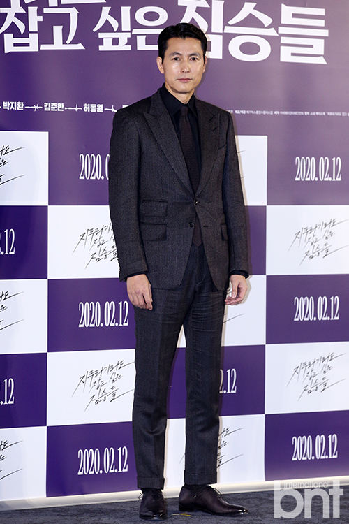 Actor Jung Woo-sung attends a production report on the movie The Animals (Impression Kim Yong-hoon) at Megabox Seongsu store in Seongsu-dong, Seongdong-gu, Seoul on the morning of the 13th.The movie The Animals Who Want to Hold the Spray will be released on February 12th as a crime scene of ordinary humans who catch the worst of the worst in order to take the last chance of life, the money bag.news report