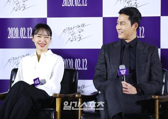 On the 13th, a production report on the movie The Animals (director Kim Yong-hoon) was held at Megabox Seongsu in Wangsimni, Seongdong-gu, Seoul.The event was attended by director Kim Yong-hoon, Jeon Do-yeon, Jung Woo-sung, Youn Yuh-jung, Shin Hyun-bin and Jung Garam, and the first impression and behind-the-scenes story of the movie was presented.The beasts who want to catch even the straw is a crime scene of ordinary humans planning the worst of the worst to take the last chance of life, the money bag.Chungmuro Actors, who are full of presence, are considered one of the most anticipated works in 2020.Once the script was fun, it could be an obvious genre, but the dramatic composition was fresh.Jeon Do-yeon, who was fortunate to have appeared in various characters, said, Michelle Chen has a strong feeling and tried to play it naturally without the power as much as possible.And Michelle Chen, who Taeyoung knows, and Michelle Chen, who Taeyoung does not know, were trying to express differently. Michelle Chen, who Taeyoung knows, tried to look lovely, but it was a bit embarrassing.Jung Woo-sung said, There have been a lot of movies that throw big themes in the meantime, and our film shows very badly how much humans can be destitute before matter.Above all, I want to be with Jeon Do-yeon. I played Taeyoung is a dog. I am a filthy puppy, and I know that I am a lion of jungle.I am a human being who can not do bad things, but I also believe that I can do it perfectly.  I think I can get perfect revenge on Michelle Chen who has abandoned me. I heard that the costume staffs are suffering from the physicals.I did everything for the character, but I heard that I could not hide the aura. Jung Woo-sung said, It is the dilemma of all the costume chiefs.I have to endure it, he said. I was called Adlib Animal, and he said, I did a lot of adverbs compared to other movies. It seems like God has come down.Jung Woo-sung said, I felt like a friendly colleague, Friend because I had seen Mr. Jeon Do-yeon since the beginning of my debut, but I felt an unknown distance when I was working on my own activities.I thought that Mr. Doyeon was awkward, but from my point of view, I thought that Michelle Chen deliberately created it in front of Taeyoung. Actor Jeon Do-yeon casting would like to meet with a movie that can be done later.Im such a colleague, he said with respect.Youn Yuh-jung said, I hate movies that are old and blood, but this work is different.Above all, Jeon Do-yeon called directly and said, Lets do it together.I was grateful that he cast me, he said. I thought it was an important and big role, but there is not much quantity.The role that Mr. Yuh-jung plays is not Yoon, but a person who has a reversal that I can not think of, Jeon Do-yeon added.Youn Yuh-jung, who heard this, replied, Then why did you do it? And gave you a glimpse of your unique charm.Jeon Do-yeon slapped me at once, but my eardrums almost went out, he said.I thought if I didnt finish at once, Id keep hitting my teacher, so I said, Ill go at once, Jeon Do-yeon recalled the time.Jeon Do-yeon commented on Shin Hyun-bin as a passionate and charming actor.Shin Hyun-bin said, Moy Yat Moy Yat is a work that I thought was fun rather than hard.There were many difficult parts, but I was more interested in being fun. There would have been all the hard scenes in the field.Nevertheless, it is a work that remains a good memory. The animals that want to catch the straw will be released on the 12th of next month, which is called Chungmuro The Avengers such as Jeon Do-yeon, Jung Woo-sung, Youn Yuh-jung and Shin Hyun-bin and Jung Garam as well as Bae Sung-woo and Jung Man-sik.