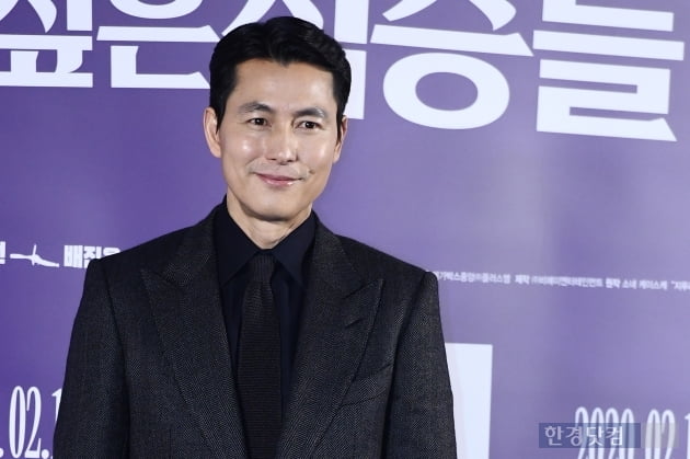 Actor Jung Woo-sung attends a report on the production of the movie The Animals Who Want to Hold a Jeep Lag (director Kim Yong-hoon, production company BEA Entertainment) held at the Seoul Seongsu-dong Megabox Seongsu store on the morning of the 13th.The Beasts Who Want to Hold the Jeep, starring Jeon Do-yeon, Jung Woo-sung, Yoon Yeo-jung, Shin Hyun-bin, and Jeong Ga-ram, is a lover who disappeared from the novel of the same name. He is suffering from debts and dreams of a bath. It is a film about the story that takes place when a large amount of money bags appear in front of three people (Jeon Do-yeon) who covets the things of the present.It will be released on February 12th.