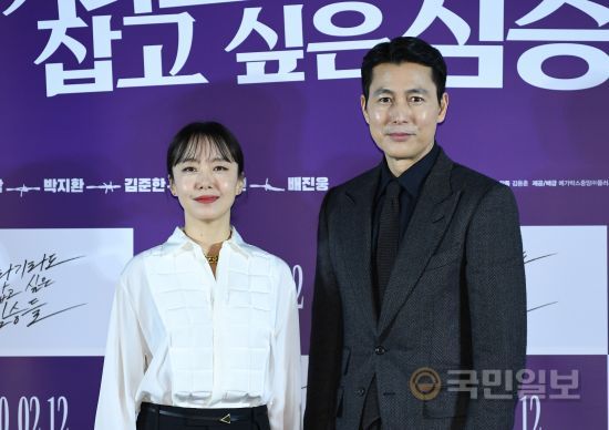 Actor Jeon Do-yeon and Jung Woo-sung attended the production report of the movie Beasts who want to catch straw at Megabox Seongsu in Seongdong-gu, Seoul on the morning of the 13th.The movie The Animals Who Want to Hold the Spray is a crime drama of ordinary humans who plan the worst Hantang to take the last chance of life, the money bag. Actor Jeon Do-yeon, Jung Woo-sung, Bae Sung-woo, Yoon Yeo-jung, Jung Man-sik, Jin Kyung, It is a work that is raising expectations.bong-gyu bak