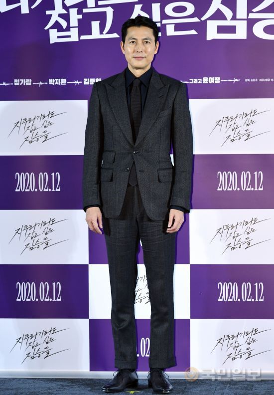 Actor Jung Woo-sung attended the production report of the movie Beasts who want to catch straw at Megabox Seongsu in SeongSeongdong District, Seoul on the morning of the 13th.The movie The Animals Who Want to Hold the Spray is a crime drama of ordinary people who plan the worst Hantang to take the last chance of life, the last chance of life. It is a work that is raising expectations to meet the past class Actors Jeon Do Yeon, Jung Woo Sung, Bae Sung Woo, Yoon Yeo Jung, Jung Man Sik,bong-gyu bak