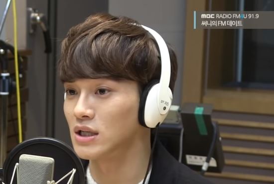 As news of EXO Chens surprise marriage is reported, Chens interviews on past broadcasts are being re-Lighted.Chen was MBC La EXO D.O. in April 2015.When asked what his ideal type was when he appeared on Sunnys FM Date, he said, I am a pretty person who smiles.When asked if he thought he was trustworthy, he said, Yes, I think its a wonderful man to be trusted and recognized by someone as a man.In the Kwills Young Street broadcast in June 2014, I asked what kind of event I would like to give to future GFriend. I want to have an event at the amusement park.I want to confess to the parade while I watch the parade with GFriend. On the other hand, Chen said in a fan cafe on the 13th, I have a GFriend who wants to spend my life together.On this day, Chens agency SM Entertainment also made an official position and said, Chen met a precious relationship and marriage.The bride is a non-entertainer and the marriage ceremony will be held privately. 