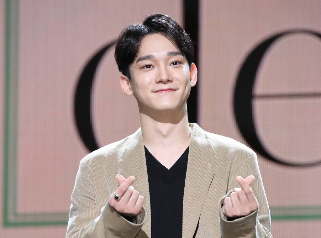 Group EXO (EXO) member Chen reported on the news of the non-entertainment GFriend and marriage.In the sudden marriage news, fans were divided into Cheering and deviating.Since then, Chen has sent a letter of handwritten letter through the official fan club community application Lysn.I have a GFriend who wants to spend my life together, Chen wrote. I was discussing it a little early so that fans would not be surprised.Then, blessings came to us, he said. I was embarrassed to be unable to do the parts I planned with the company and members, but I was more empowered by this blessing.I will repay the love that I have always done my best and sent me, Chen added.Fans responded to the sudden marriage news that they were shocked at once.I thought Chen was a marriage, said A, a nurse. I could not imagine it was EXO Chen.The nurse B also responded that he was surprised, saying, My girlfriend, marriage, three pregnancy at the same time...I do not want to live as normal as others because my job is special, said Mr. C, a nurse. Lets watch not only life as a singer but also life of human Kim Jong Dae.On the other hand, the netizen D posted a post saying, Oh, this is not it.