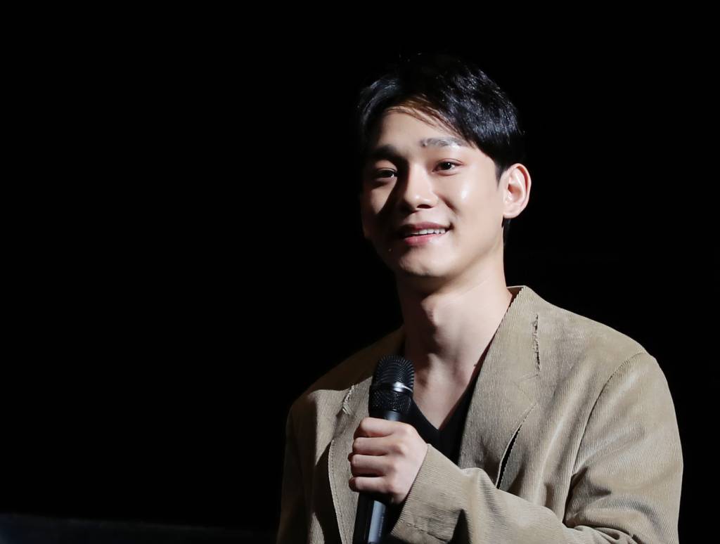 Group EXO (EXO) member Chen suddenly announced the marriage news.In the future, all news about marriage will be made private, and interest in the situation is gathered.On the 13th, EXO Chen wrote a letter saying, I have a girlfriend who wants to spend my life together through the official fan club community application Lysn. I was in talks to tell the fans a little early so that they would not be surprised.Then blessing came to us, he said, notifying marriage and pregnancy at the same time.Some fans are responding negatively, saying, I feel betrayed.While Chen usually shares a brief schedule when announcing celebrity marriage, Chen minimizes related explanations while notifying shocking facts such as devotion, marriage, and pregnancy at once.Fans responded critically, Why did you have a public relationship, prepare your mind?, Marriage announcement is a pre-regnancy to catch the back of the neck ... Is there any sorry feelings for the fans who waited for a comeback all year?I can not say that I am sorry when I announce the marriage with premarital premarital premarital premarital and I can not say anything about the three sets at the same time and I will not be surprised by the sudden news.