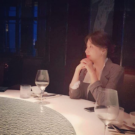 Actor Lee Yeong-ae has revealed his current situation.Lee Yeong-ae wrote on Instagram   on the 13th, When is rice coming out? Waiting is boring ; eat a lot of delicious Food and be healthy today. This is a photo taken while waiting for Food at a Restaurant.Lee Yeong-ae, wearing a gray jacket over a white shirt, is watching her chin and watching her eyes. Even waiting for Food is full of Lee Yeong-aes elegant and alluring atmosphere.Netizens responded, Did not you drink only oxygen? It is so beautiful.Lee Yeong-ae made a screen comeback last year with the movie Find Me.