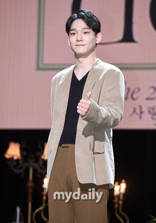 The group EXO Chen (real name Kim Jong-dae and 27) marriages: the first of EXOs and the Birth of the prospective dad.Chen said on the official website of EXO on the 13th, I am very nervous and nervous about how to start talking, but I want to be honest with the fans who gave me so much love.I have a GFriend who wants to spend my life together. I was worried and worried about what would happen due to these resolutions, but I wanted to give a little early news so that the members and the company, especially the fans who are proud of me, would not be surprised by the sudden news, and I was communicating with the company and consulting with the members. In the meantime, blessing came to me.I was very embarrassed because I could not do the parts I planned with the company and the members, but I was more encouraged by this blessing.I was careful because I could not delay the time anymore while worrying about when and how to tell you. Chen, who was born in 1992, is 27 years old this year and has not yet been enlisted.Here, as the news of marriage and pregnancy is reported at the same time, not only fans but also the public are noticeably unexpected.EXO is currently serving EXO D.O. and Xiumin, and recently, Suho, Chan Yeol, Kia, Baek Hyun, Sehun and Chen successfully completed Option activities last November.Chen announced his active activities after marriage through his agency and said he would join him as an EXO member.With the first married member of EXO members Birth, Chen, who has cut off the marriage start of the third generation idol, is attracting much attention.