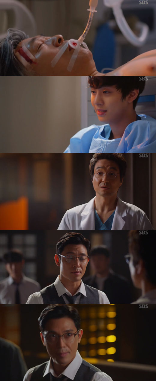 Han Suk-kyu (Kim Sa-bu) and Kim Joo-heon (Park Min-guk) competed in the SBS drama Romantic Doctor Kim Sa-bu 2 (playplayplayed by Kang Eun-kyung, directed by Yoo In-sik Lee Gil-bok).In Romantic Doctor Kim Sabu 2 broadcast on the 13th, Kim Sabu and Park Min-guks nervous battle was unfolded.On the day of the broadcast, Ahn Hyo-seop (Seo Woo Jin) attempted CPR to Ryu Woong-il, the defense minister who was brought to the hospital as an emergency patient.However, after two minutes, when the patient was unconscious, Kim Sabu appeared and ordered change your hands.Park Min-guk asked Kim Sabu, Can you take responsibility if it goes wrong? Kim Sabu shouted, I have to ask if I can save it.In the end, Kim Sabu took the patient, and Kim Sabu tried to massage the patient directly and barely passed the trouble.After the surgical mask, Kim faced Park Min-guk in the hospital lobby, who told Kim that its also great, Im honestly impressed.It was the third time I saw an open heart massage, but it was the first time I succeeded. Why is this unnamed rural hospital, Schweitzer syndrome, or else it is not explained. Why is a doctor with a triple board in Korea?Its not like money and honor are created, he said.Kim said, I need it for the patient. Do you need anything other than the patient? Park Min-guk said, I wondered what kind of person he was for a long time.I thought it was one of them. Crazy, a terrible liar. I dont believe in good faith without pay. Ive never seen anything like that.In the meantime, Park Min-guk, who met Lee Sung-kyung (Cha Eun-jae) in the hospital corridor, suggested that he participate in the surgical mask, saying, I need a friend who entered the first surgical mask when the minister was caught in the second surgical mask.Cha Eun-jae called Seo Woo Jin and said, Lets go to the surgical mask together. He said that he would go back to Seoul with Surgical mask, but Seo Woo Jin refused firmly.Then, in front of the cabinet, they changed into Surgical mask suits and the two continued to talk. Seo Woo Jin said, I do not know who Kim Sabu is.I think its real. So Im scared. Cha Eun-jae said, Im not the person Im most afraid of. Im the one who doesnt need me.I do not know about me well, and I am a person who makes me up. On the other hand, Oh Kyung-sim visited Kim Sabus room after learning that he had passed the ministers Surgical mask record through Shin Dong-wook (Bae Mun-jung).I did not know that Kim Sabu would give up the patient who saved it so easily. Kim said, We lived together. I never gave up.Another word of crisis is an opportunity. Cha Eun-jae, who entered the ministers second surgical mask room, told Go Sang-ho (Yang Ho-joon) that he had surgical mask swelling.Minister I heard that I did not run away after 10 minutes at the first surgical mask. Then, at the request of Kim Sabu, Seo Woo Jin participated in the Surgical mask, and Cha Eun-jae, who did not know the situation, thought that Seo Woo Jin betrayed him.