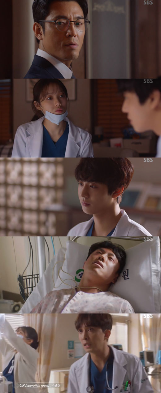 Han Suk-kyu (Kim Sa-bu) and Kim Joo-heon (Park Min-guk) competed in the SBS drama Romantic Doctor Kim Sa-bu 2 (playplayplayed by Kang Eun-kyung, directed by Yoo In-sik Lee Gil-bok).In Romantic Doctor Kim Sabu 2 broadcast on the 13th, Kim Sabu and Park Min-guks nervous battle was unfolded.On the day of the broadcast, Ahn Hyo-seop (Seo Woo Jin) attempted CPR to Ryu Woong-il, the defense minister who was brought to the hospital as an emergency patient.However, after two minutes, when the patient was unconscious, Kim Sabu appeared and ordered change your hands.Park Min-guk asked Kim Sabu, Can you take responsibility if it goes wrong? Kim Sabu shouted, I have to ask if I can save it.In the end, Kim Sabu took the patient, and Kim Sabu tried to massage the patient directly and barely passed the trouble.After the surgical mask, Kim faced Park Min-guk in the hospital lobby, who told Kim that its also great, Im honestly impressed.It was the third time I saw an open heart massage, but it was the first time I succeeded. Why is this unnamed rural hospital, Schweitzer syndrome, or else it is not explained. Why is a doctor with a triple board in Korea?Its not like money and honor are created, he said.Kim said, I need it for the patient. Do you need anything other than the patient? Park Min-guk said, I wondered what kind of person he was for a long time.I thought it was one of them. Crazy, a terrible liar. I dont believe in good faith without pay. Ive never seen anything like that.In the meantime, Park Min-guk, who met Lee Sung-kyung (Cha Eun-jae) in the hospital corridor, suggested that he participate in the surgical mask, saying, I need a friend who entered the first surgical mask when the minister was caught in the second surgical mask.Cha Eun-jae called Seo Woo Jin and said, Lets go to the surgical mask together. He said that he would go back to Seoul with Surgical mask, but Seo Woo Jin refused firmly.Then, in front of the cabinet, they changed into Surgical mask suits and the two continued to talk. Seo Woo Jin said, I do not know who Kim Sabu is.I think its real. So Im scared. Cha Eun-jae said, Im not the person Im most afraid of. Im the one who doesnt need me.I do not know about me well, and I am a person who makes me up. On the other hand, Oh Kyung-sim visited Kim Sabus room after learning that he had passed the ministers Surgical mask record through Shin Dong-wook (Bae Mun-jung).I did not know that Kim Sabu would give up the patient who saved it so easily. Kim said, We lived together. I never gave up.Another word of crisis is an opportunity. Cha Eun-jae, who entered the ministers second surgical mask room, told Go Sang-ho (Yang Ho-joon) that he had surgical mask swelling.Minister I heard that I did not run away after 10 minutes at the first surgical mask. Then, at the request of Kim Sabu, Seo Woo Jin participated in the Surgical mask, and Cha Eun-jae, who did not know the situation, thought that Seo Woo Jin betrayed him.