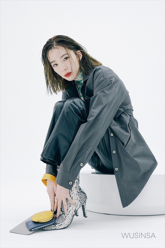 Model Irene reveals fashion icon Down stylishIrene conducted fashion style pictorials with MUSINSAs womens fashion store Wooshin.Irene in the picture caught the attention of the style icon Down with a relaxed pose and completely digesting various costumes and pictorial concepts.The print pattern turtleneck T-shirt offers five trendy fashions, including an impressive contemporary look, an elegant Elegance look, a luscious look at a glance, and a luscious look for a special day.Park Su-in