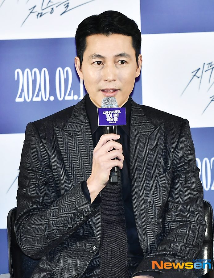 The production briefing session of the movie The Animals Who Want to Hold the Spray was held at Megabox Seongsu, Seoul Seongdong-gu, on January 13th.Actor Jeon Do-yeon Jung Woo-sung Yoon Yeo-jung Shin Hyun-bin, Jung-Garam Kim Yong-hoon attended the ceremony.Animals who want to catch a movie straw are crime-playing films of ordinary humans planning the worst of the worst to take the last chance of life, the money bag.Lee Jaeha