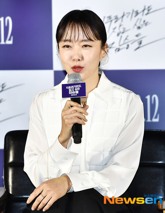Jeon Do-yeon has confessed that he wants to co-work with Jung Woo-sung again.Actor Jeon Do-yeon Jung Woo-sung expressed his first co-work together at the production report of the movie The Animals Who Want to Hold a Jeep (also straw) at Megabox Holy Water at 11 am on January 13.I knew it at the scene, I was embarrassed at first.Jeon Do-yeon, who said, I should have been a familiar lover, I met at the scene and knew that I had never been Acting with Jung Woo-sung It took me a while to adjust, and I was sorry I had to adjust, and I thought I wanted to play with Jung Woo-sung for longer.So Jung Woo-sung was preparing for the director, so I asked if there was a role I could play. I have been doing anything lately. Jung Woo-sung said, I felt like a friendly friend because I had seen it since the beginning of my debut, but I had an unknown distance when I was working on it.Later, Jeon Do-yeon said, It was awkward. I tried to accept the awkwardness as something that Yeon-hee deliberately created. Jung Woo-sung said, I am a good colleague who wants to meet with a movie that comes out in the whole movie later.Meanwhile, the movie The Animals Who Want to Hold a Jeep Lag (director Kim Yong-hoon), starring Jeon Do-yeon, Jung Woo-sung, Bae Sung-woo, Yoon Yo-jung, Jung Man-sik, Jin Kyung, Shin Hyun-bin and Jung Ga-ram, is a crime drama of ordinary humans planning the worst hantang to take the money bag, the last chance of life.Opened February 12.Park Beautiful / Lee Jaeha