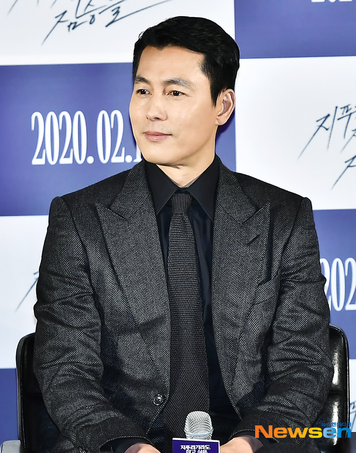 The production briefing session of the movie The Animals Who Want to Hold the Spray was held at Megabox Seongsu, Seoul Seongdong-gu, on January 13th.Actor Jeon Do-yeon Jung Woo-sung Yoon Yeo-jung Shin Hyun-bin, Jung-Garam Kim Yong-hoon attended the ceremony.Animals who want to catch a movie straw are crime-playing films of ordinary humans planning the worst of the worst to take the last chance of life, the money bag.Lee Jaeha