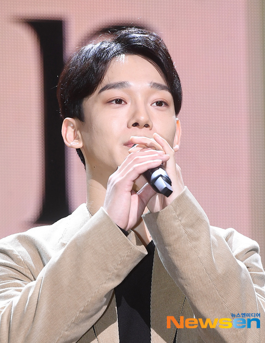 The group EXO member Chen (Kim Jong-dae) surprised everyone by announcing their devotion, marriage and pregnancy at once; the sudden news shocked fans as well.Chen also said in a handwritten letter on the same day, I have a GFriend who wants to spend my life together. Although I was worried and worried, I wanted to communicate with the company and consult with the members because I wanted to tell them a little early so that the members and the company, especially the fans who are proud of me, did.In particular, Chen said, In the meantime, blessings came to me.I was very embarrassed because I could not do the parts I planned with the company and the members, but I was more encouraged by this blessing. Chen, born in 1992, is 27 years old.In 2012, he made his debut with EXO-M single album What Is Love EXO-M prologue single 1st and has been enjoying top popularity for 9 years.It is true that idols are hurt by images even if they are only enthusiastic.EXO fans as well as ordinary netizens are in a great shock because top idol members have reported on devotion, marriage and pregnancy news at once.Some fans are also responding that they support Chens courageous decision.kim myeong-mi
