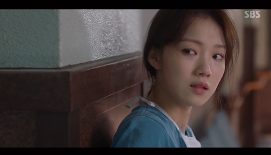 Lee Sung-kyung Misunderstood Ahn Hyo-seopIn the third episode of SBSs Romantic Doctor Kim Sabu 2 broadcast on January 13 (playplay by Kang Eun-kyung/directed by Yoo In-sik) Cha Eun-jae (Lee Sung-kyung) misunderstood Seo Jin (Ahn Hyo-seop minutes).Kim Sa-bu (played by Han Seok-gyu) saved the Korean Military Minister after a difficult operation, but Do Yoon-wan (played by Choi Jin-ho) tried to intercept Park Min-guk (played by Kim Joo-heon) and medical staff.Kim Sabu did not take any action, saying that he was rested because of it, and Seo Woo Jin (Ahn Hyo-seop) said, Will you take the patient like this?Park Eun-tak (played by Kim Min-jae) explained that everyone trusts Kim Sa-bu and follows Kim Sa-bus will.At the same time, Park Min-guk needed doctors who went into the first operation for the second surgery of Korea Military Minister, and suggested surgery to Lee Sung-kyung first.Cha Eun-jae asked Seo Woo Jin to go back to the main office after going into surgery together, saying, Lets make our alliance, but Seo Woo Jin opposed, You should go in alone.Cha Eun-jae went into surgery alone, but this time, Professor Park Min-guk refused.Because I learned that Cha Eun-jae has surgery.Then, when Seo Woo Jin came in, Cha Eun-jae said that Seo Woo Jin hit the back of my head and Misunderstood Bad Child.But the reason Seo Woo Jin came in was because of Kims order. Kim said, I do not ask your opinion.Do as you are told. Seo Woo Jin was sent to the Korea Military Ministers surgery.Yoo Gyeong-sang