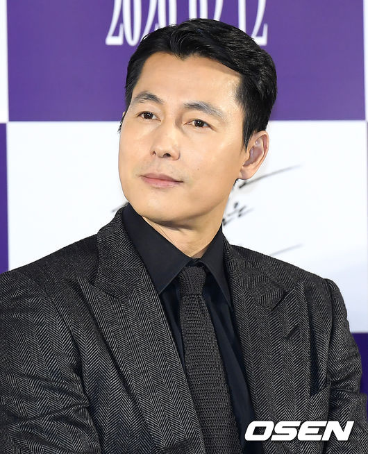 Actor Jung Woo-sung said he decided to appear thanks to expectations for Actor Jeon Do-yeon.Jung Woo-sung told the production report of the movie The Animals Who Want to Hold a Jeep (director Kim Yong-hoon, Delivery Distribution Megabox Central PlusM, Production BA Entertainment) held at Megabox Seongsu in Seongsu-dong, Seoul on the morning of the 13th, I played the role of Tae-Young, and I wanted to do it with Jeon Do-yeon.The Beasts, which want to catch straws, is a film about the Japanese novel of the same name: depicting the crimes of ordinary humans planning the worst of the worst to take the last chance of life, the money bag.Jung Woo-sung played Tai-Young preparing for a hantang because of the debt left by his ex-girlfriend who disappeared from the film.Jung Woo-sung said, There have been many movies that have been throwing big themes.However, it was interesting that this film dealt with how much humans could be destitute in front of matter and how desperate they could be. Jung Woo-sung said, Many people wonder that I and Jeon Do-yeon would have done it once, but they never did it.It would be fun to breathe (acting) together, he said.Opened February 12.