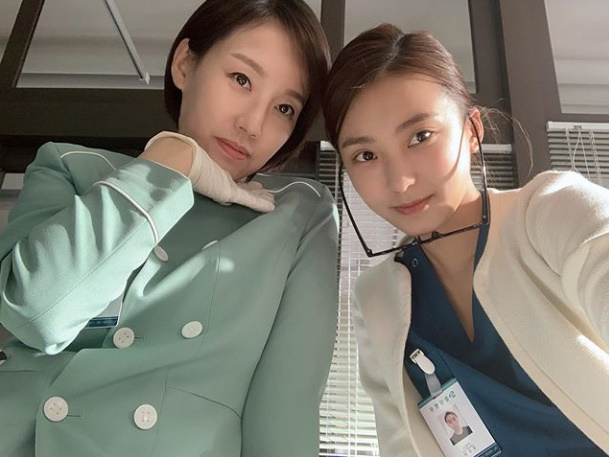 Actors Purple and Jin Kyeong boasted the scene of SBS Romantic Floor 2.Purple released a selfie on his SNS on the afternoon of the 13th with an article entitled Today #Dr. Romantic 2 with our sister.Purple in the public photo is staring at the camera in a doctors gown, and Jin Kyeong is also making a confident look in nurse costume.Romantic Doctor Kim Sabu 2, starring Purple and Jin Kyeong, gained huge popularity with 18% (Nilson Korea National Standard).