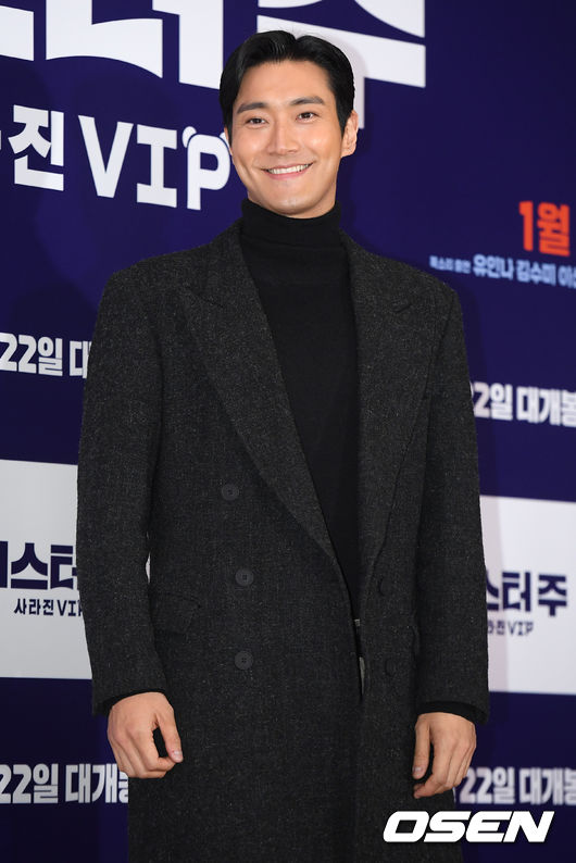 On the afternoon of the 13th, the VIP premiere photo wall event of the movie Mr. Joo: Missing VIP (director Kim Tae-yoon) was held at Megabox COEX in Seoul Gangnam District.Group Super Junior Choi Siwon poses