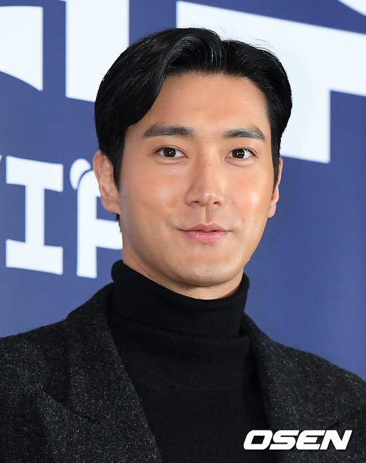 On the afternoon of the 13th, the VIP premiere photo wall event of the movie Mr. Joo: Missing VIP (director Kim Tae-yoon) was held at Megabox COEX in Seoul Gangnam District.Group Super Junior Choi Siwon poses