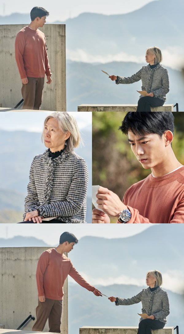 The Game: Toward 0 oclock foreshadowed the special appearance of Ye Soo-jung, who will capture the viewers Sight with intense charisma from the first episode.The MBC new tree Drama, The Game: To 0 oclock (playplayed by Lee Ji-hyo, director Jang Joon-ho, Noh Young-seop, production mongrel) is a drama about a prophet who sees the moment before his death and a detective from the homicide squad digging into a secret that is intertwined with the 0-hour killer 20 years ago.Ok Taek Yeon, Lee Yeon-hee, and Im Ju-hwan are focusing attention on the most intense work and expectation of 2020 with the combination of the actors who have a strong acting ability, the strongest immersion script, and the detailed and powerful production.It is expected that the new horizon of the genre will be opened with a new style that has never been seen before, receiving the attention of genre enthusiasts and prospective viewers with only one line of story lines that stimulate interesting materials and curiosity.Among them, The Game: To the 0 oclock (hereinafter referred to as The Game) has been attracting attention because it foresaw the special appearance of Actor Ye Soo-jung, which is different from the presence.The intense two-shot with OkTaek Yeon, who plays Kim Tae-pyeong, a prophecy with a special ability to see the death of the person through the eyes of the other person in the play, was released.SteelSeries, which was unveiled this time, overwhelms Sight because it contains the meeting between Ok Taek Yeon and Ye Soo-jung.Ye Soo-jung, who feels unique relaxation and skill with her sitting figure, is captivating her eyes because she emits her own sharp charisma.Then, in another SteelSeries, Ye Soo-jung is handing something to the prophecy Ok Taek Yeon.In the way Ok Taek Yeon, who received this, looks at what she gave her, she is impressed with her eyes that can not take off her sight.Therefore, the curiosity of viewers waiting for The Game is increasing infinitely what Ye Soo-jung showed to Ok Taek Yeon and what the two are related to.Especially, this Steel Series, which contains two shots of Ok Taek Yeon and Ye Soo-jung, looks like a beautiful meeting at first glance, but the eyes and expressions of meaningful people make me guess the unusual development and raise my expectations.I am confident that this special appearance will be remembered as another good precedent.Ye Soo-jung is an actor who adds charm to the character with its aura and immerses himself in the situation.Ye Soo-jungs eyes, which seem to penetrate everything, emit a sense of presence and overwhelm the atmosphere. In addition, Ye Soo-jung plays the character who is the beginning and opportunity of all events.The scene where I meet OkTaek Yeon is the key scene in The Game.I would like to expect the tension felt at the meeting between the two actors and the synergy they emit. Meanwhile, MBCs new tree Drama, The Game: Toward 0 oclock, will be broadcast first at 8:55 pm on January 22, 2020, following the Weak Humans.