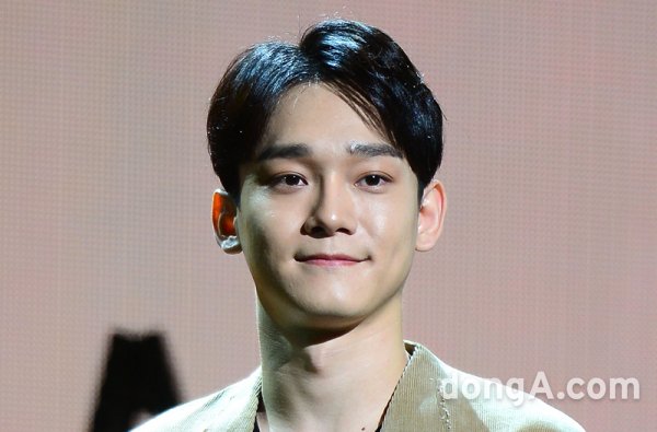 Chens agency SM Entertainment said on March 13, Chen has met a precious relationship and marriage. The bride is a non-entertainer, and the marriage ceremony will be held reverently by only the families of both families. In particular, the blessing has come.I was very embarrassed because I could not do the parts I planned with the company and the members of the year, but I was more empowered by this blessing. Hi, Im Chen.I have something to tell you fans, so I wrote this.I am very nervous and nervous about how to start talking, but I want to be the first to tell the fans who gave me so much love.I have a girlfriend who wants to spend my whole life together.I was worried and worried about what would happen due to this decision, but I wanted to communicate with the company and the members who have been together, especially the fans who are proud of me, so that I would not be surprised by the sudden news.I am deeply grateful to the members who have sincerely congratulated me on hearing this news and to the fans who are too grateful and are very loving to me.I will always show you how to thank you, always do your best in my place, and repay your love. Thank you always.