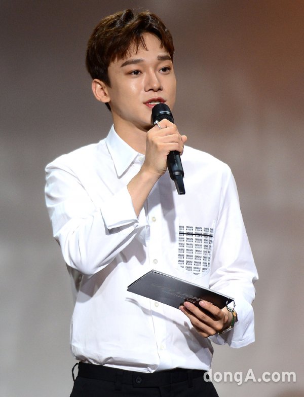 Fans are reacting to each other as the group EXO Chen has announced its marriage.Chens agency SM Entertainment said on the 13th, Chen met a precious relationship and marriage.The bride is a non-entertainer, and the marriage ceremony will be held reverently by only the families of both families. I was worried and worried about what would happen due to these resolutions, but I wanted to communicate with the company and consult with the members so that the members and the company, especially the fans who are proud of me, would not be surprised by the sudden news, he explained.Chen released his first solo album April, and Flower in April last year, and won the charts. In October, he made sure that he was a vocalist through his mini-second album To Love You.Hi, Im Chen.I have something to tell you fans, so I wrote this.I am very nervous and nervous about how to start talking, but I want to be the first to tell the fans who gave me so much love.I have a girlfriend who wants to spend my whole life together.I was worried and worried about what would happen due to this decision, but I wanted to communicate with the company and consult with the members, especially the members who have been together, especially the fans who are proud of me, so that I would not be surprised by the sudden news.I am deeply grateful to the members who have sincerely congratulated me on hearing this news and to the fans who are too grateful and are very loving to me.I will always show you how to thank you, always do your best in my place, and repay your love. Thank you always.